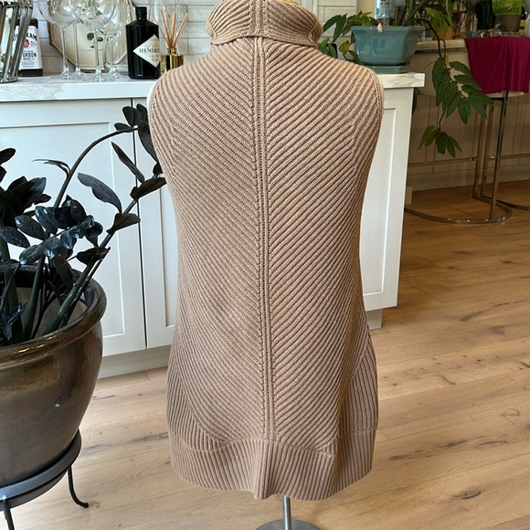 EUC Vince wool and cashmere blend light brown turtleneck sleeveless tunic - Picture 8 of 11